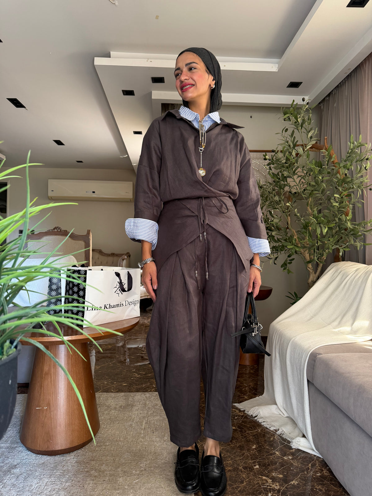 The Relaxed Wrap Set In Dark Grey