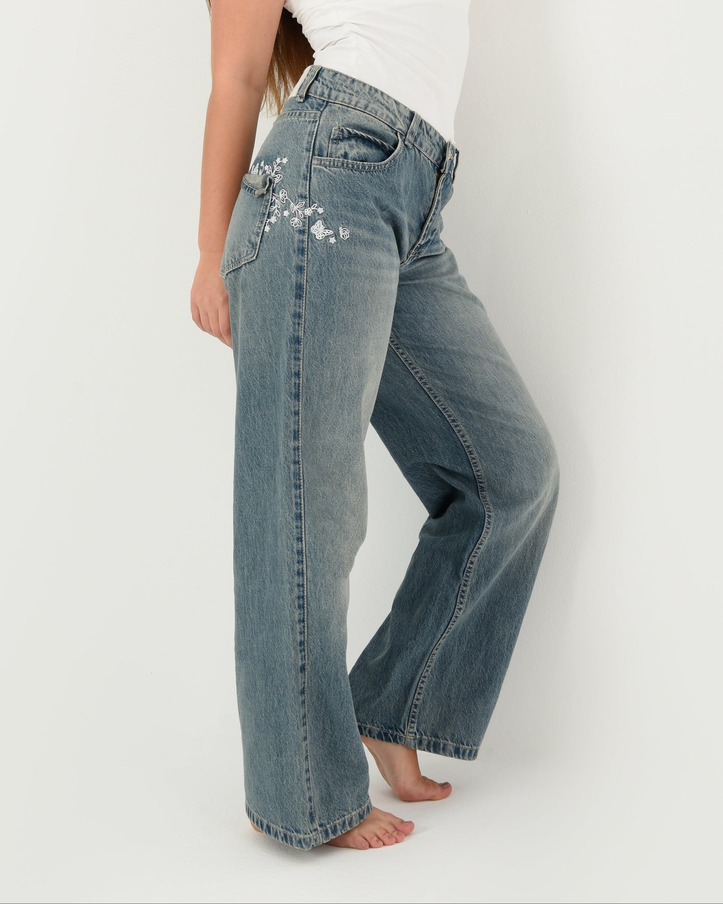 Mid Rise Embroidered Baggy Jeans