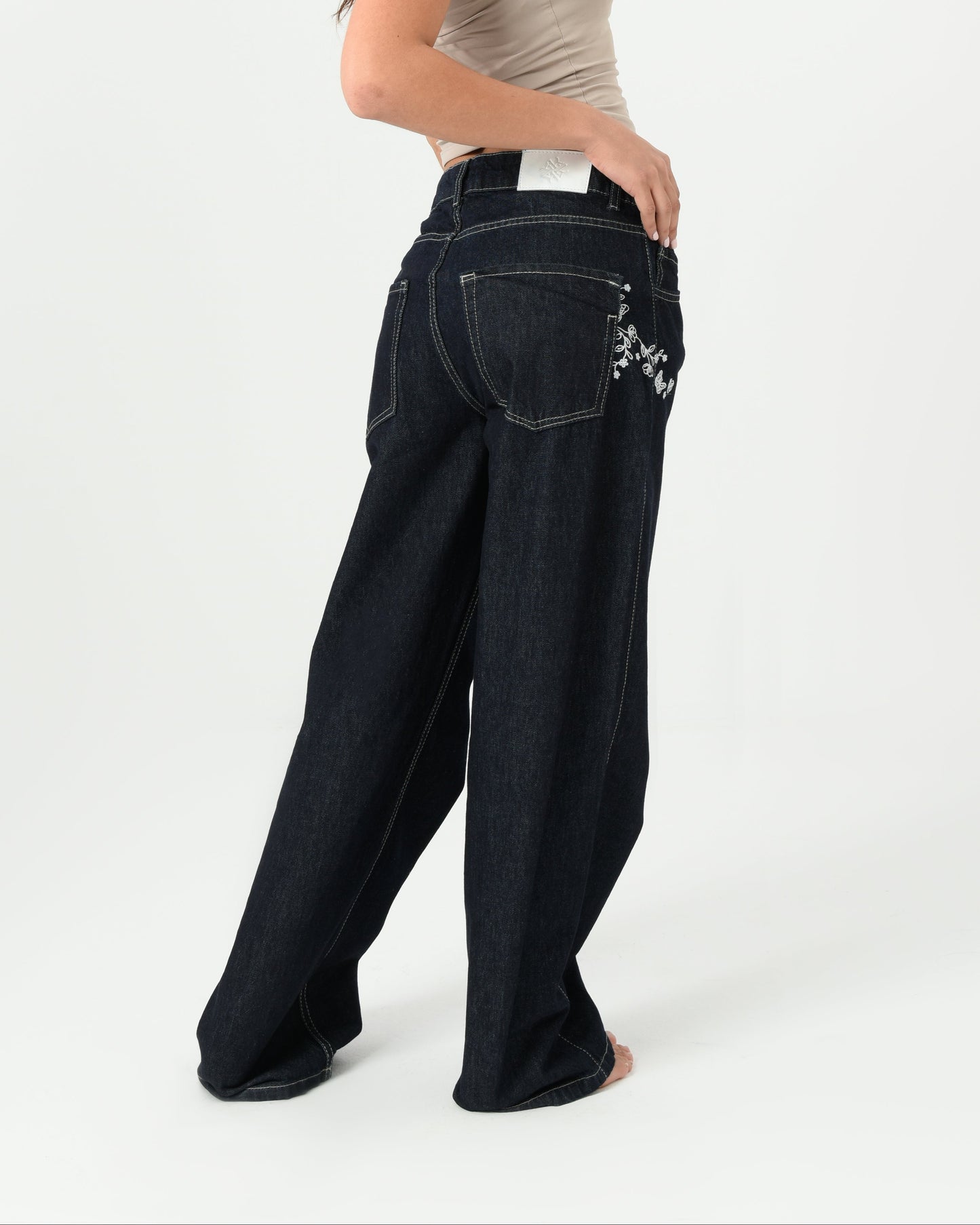 Mid Rise Embroidered Baggy Jeans