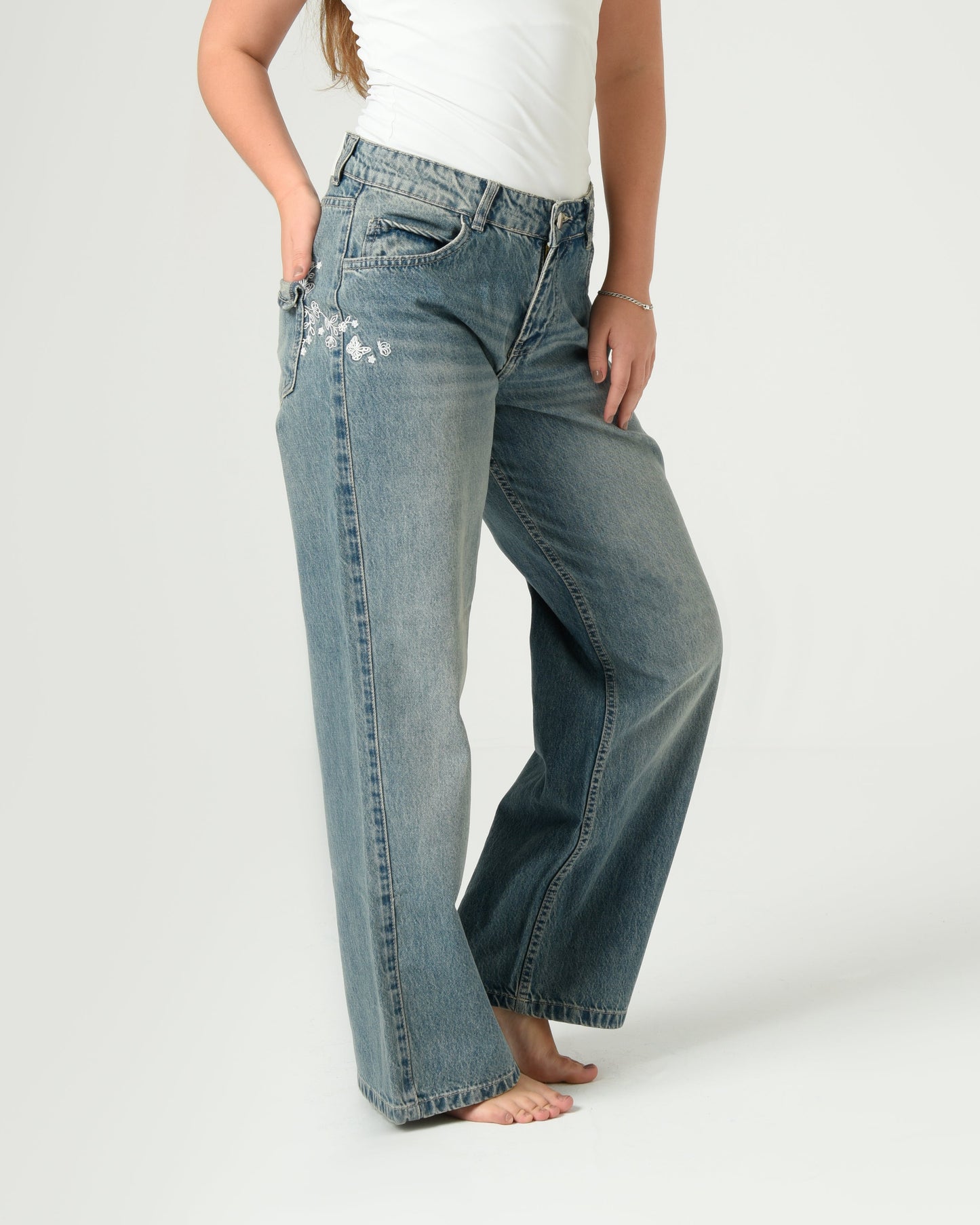 Mid Rise Embroidered Baggy Jeans