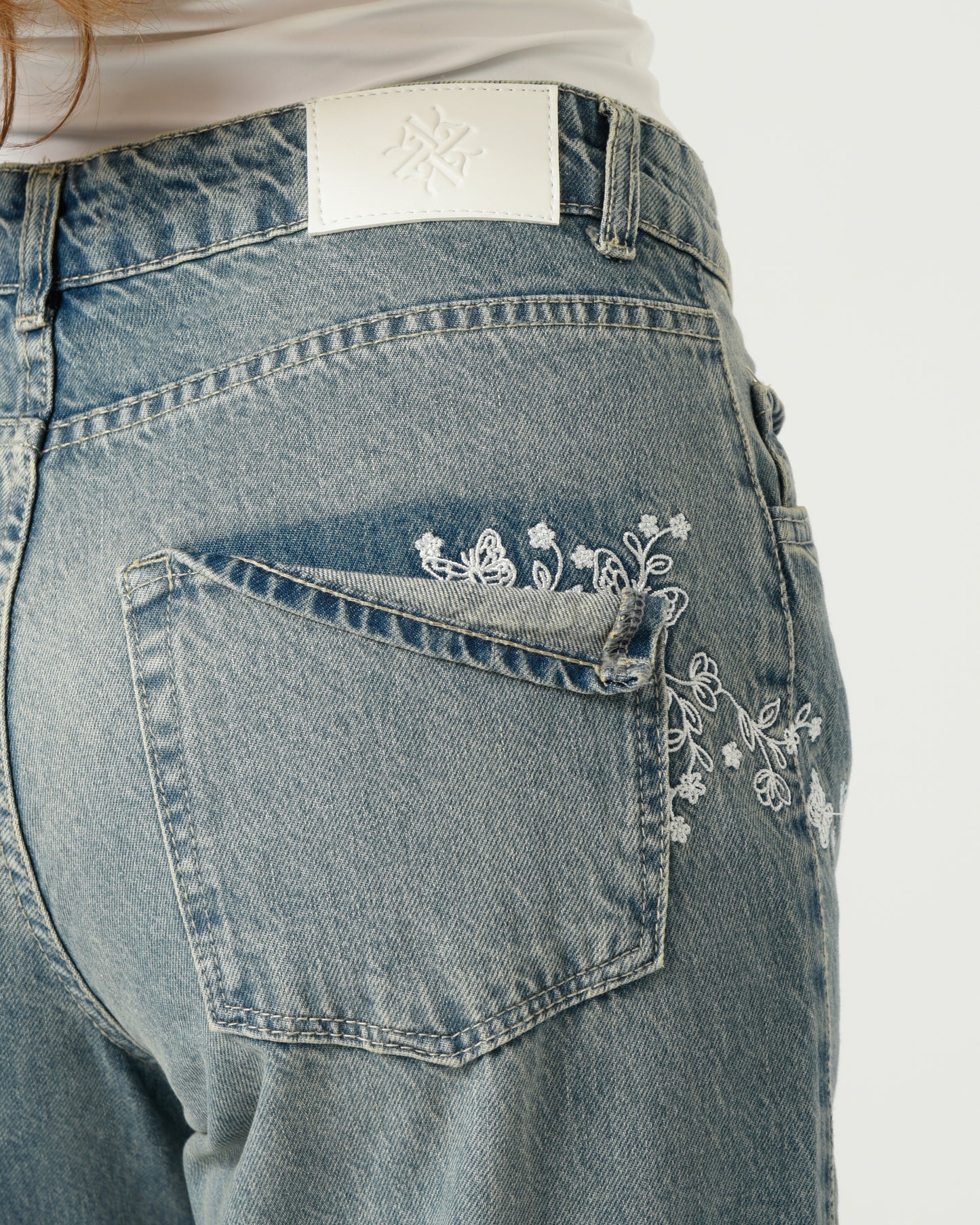 Mid Rise Embroidered Baggy Jeans